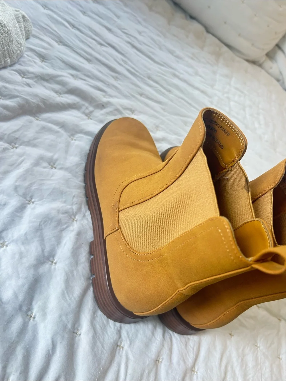 Gap Chelsea Boots in Tan ( faux seude)
